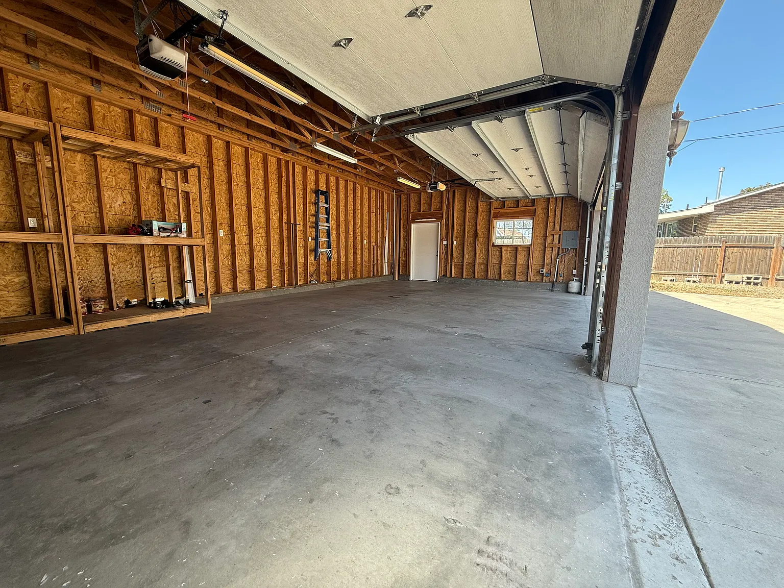 4 bed, 2080 sqft, $2,400 — Photo 3