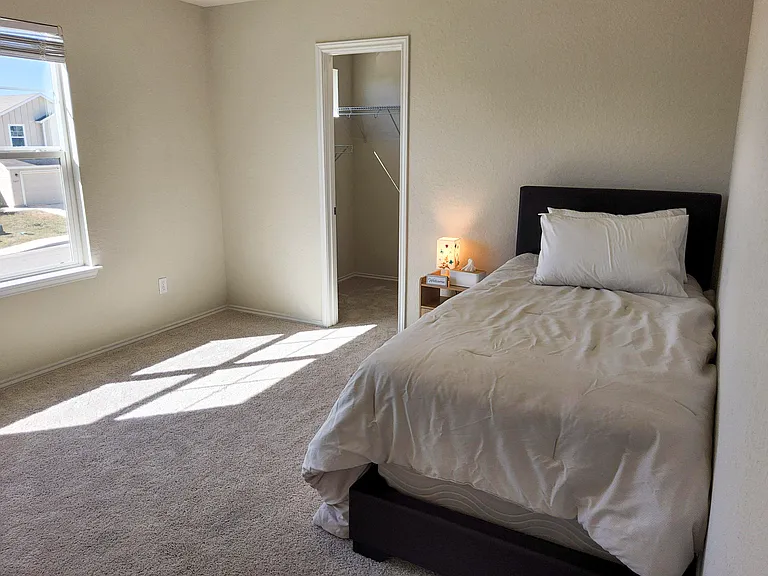 This room has a walk in closet.