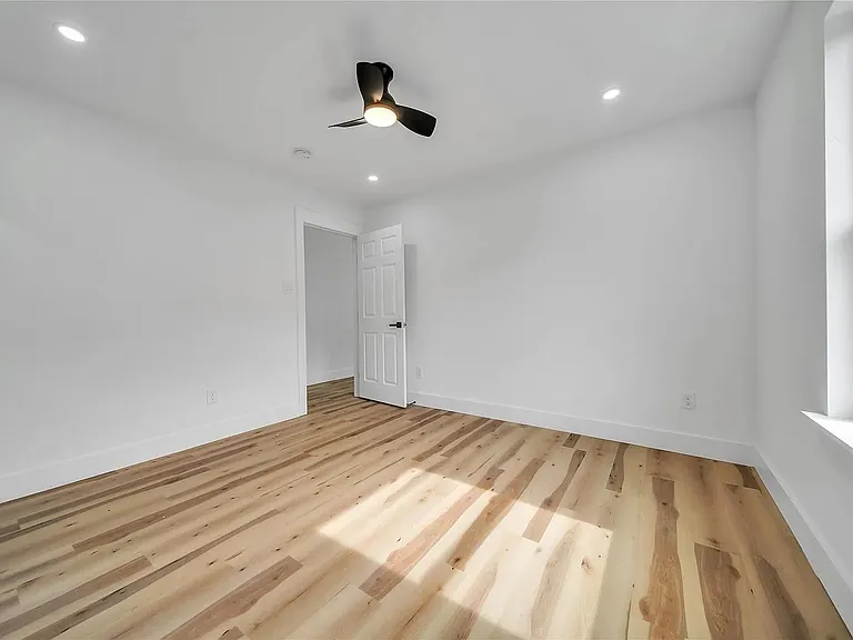 485 25th St SE — Photo 14