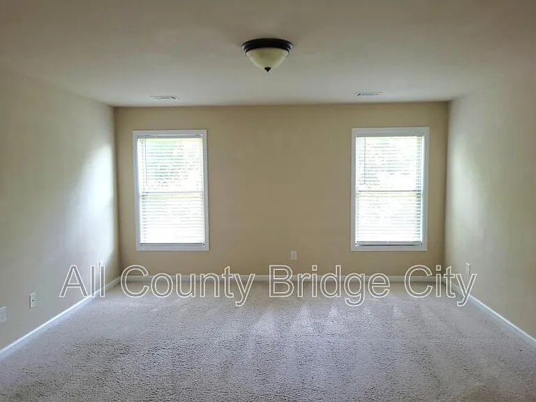 5 Calgary Ct — Photo 8
