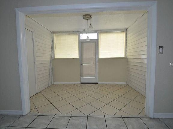 4th image of 808 Sky Lake Cir APT A