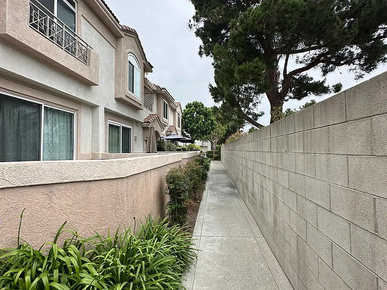 1040 N Turner Ave — Photo 2