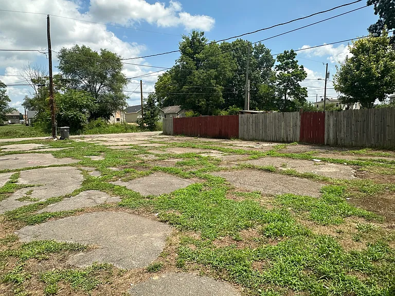 2531 N Gale St — Photo 13