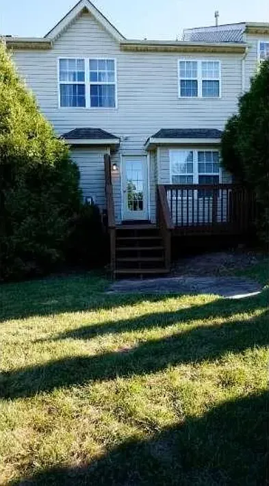 5 bed, 2.5 bath, 3300 sqft, $4,400 — Photo 3