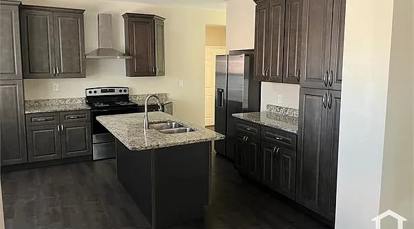 5 bed, 3432 sqft, $3,818 — Photo 3
