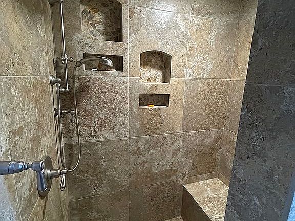 5th image of 48 Lang St