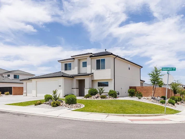 1889 E Honeycomb Dr — Photo 2