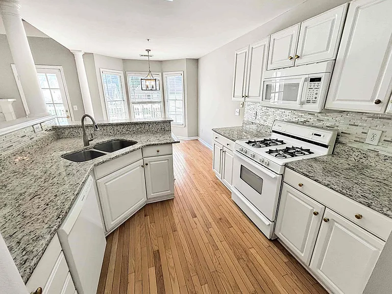 2092 Drogheda Ln — Photo 9