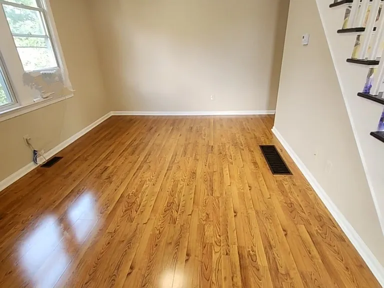 554 Parkvale Ave — Photo 9