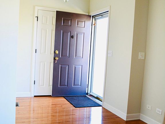 2nd image of 325 Bradbury Ln