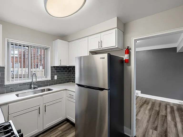 Oak Park Manor Apartments & Townhomes — Photo 2