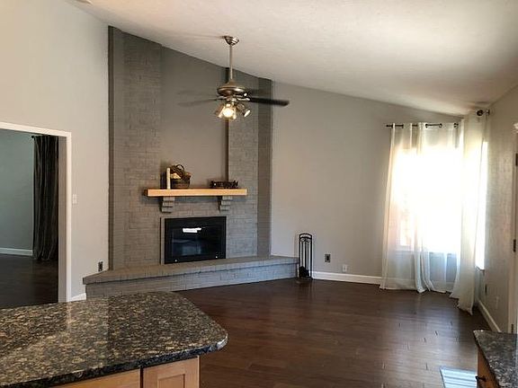 4th image of 2817 Stratford Ln
