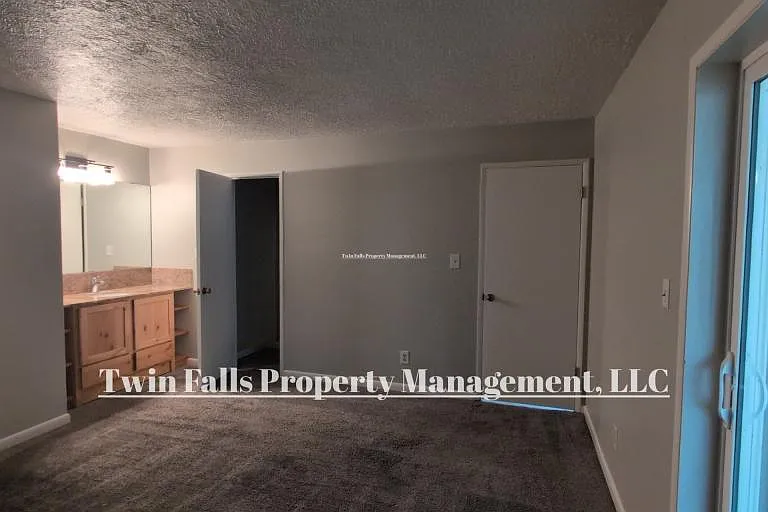 256 Crestview Dr — Photo 26