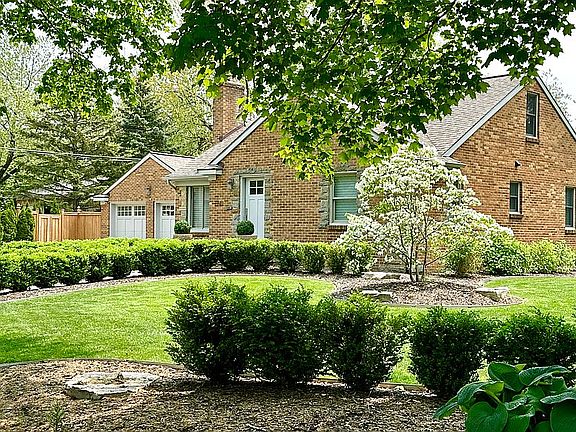 2nd image of 2830 Maplewood Dr SE