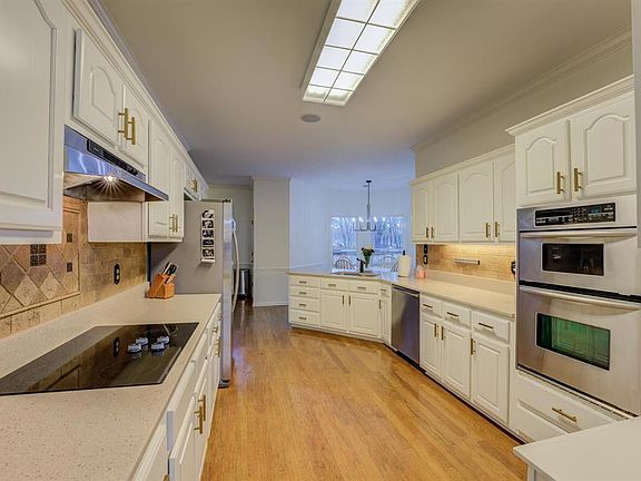 4th image of 741 Lake Meadow Dr