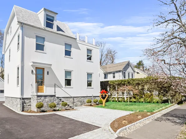 26 Sinawoy Rd, Cos Cob, CT 06807