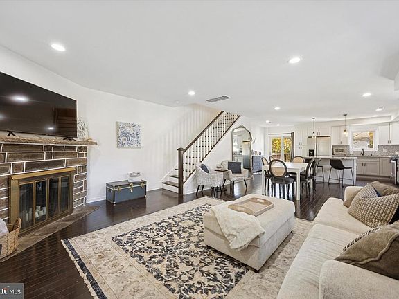 4th image of 542 Shadeland Ave