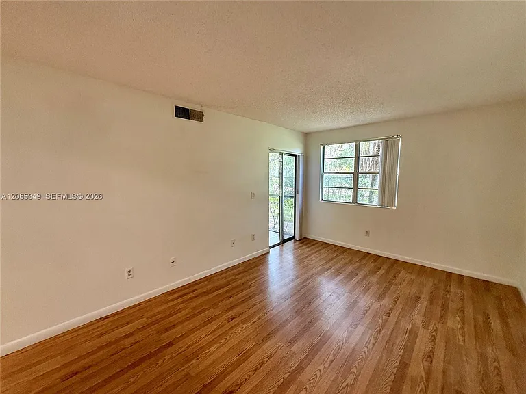 1237 SW 46th Ave #803 — Photo 3