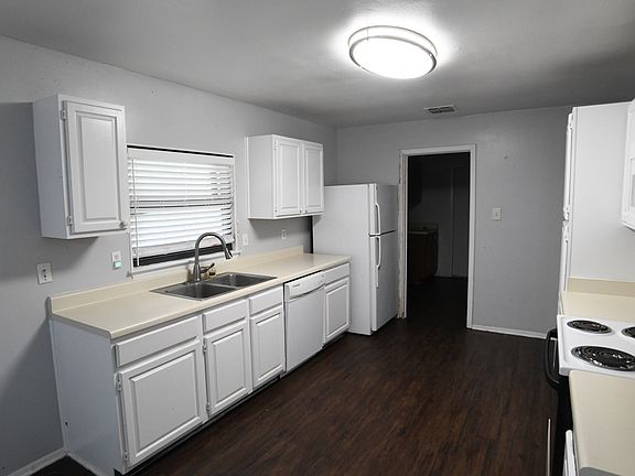 5th image of 3303 Tree Grove Dr