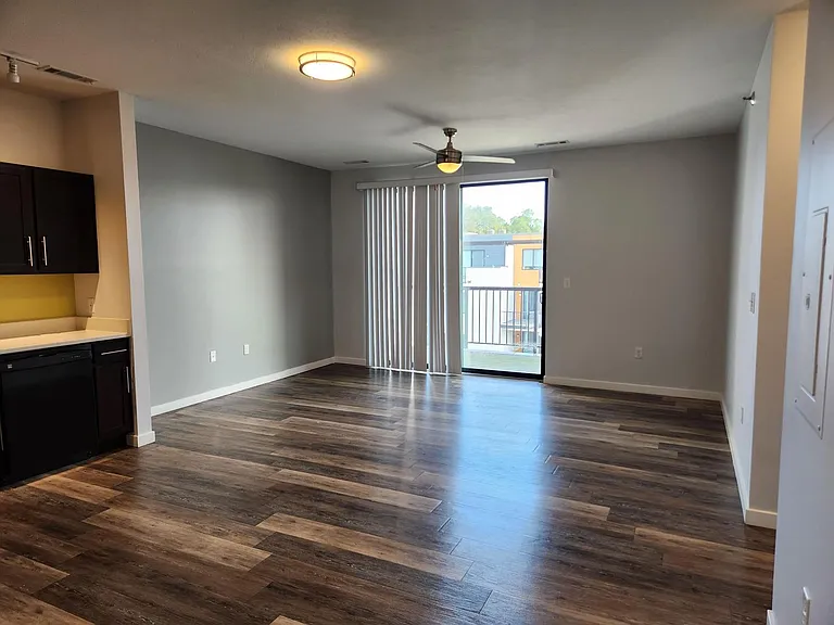 River Rock Apartments — Photo 32