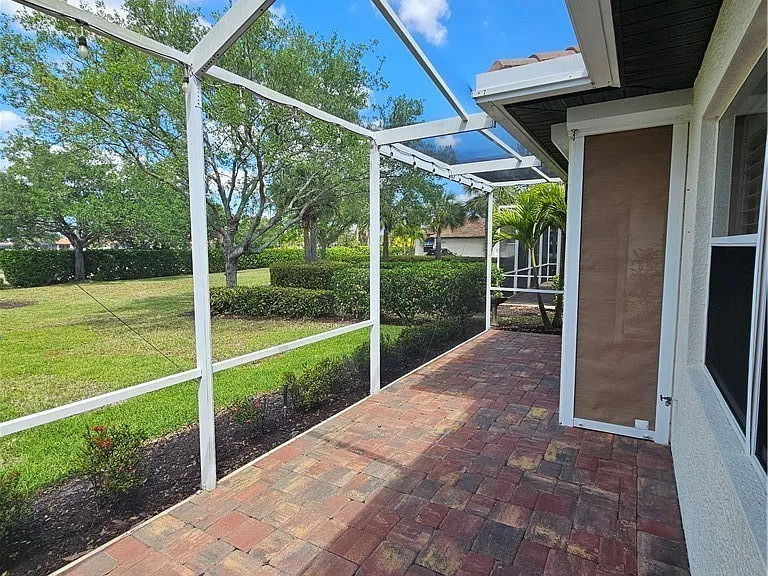 10518 Avila Cir — Photo 32