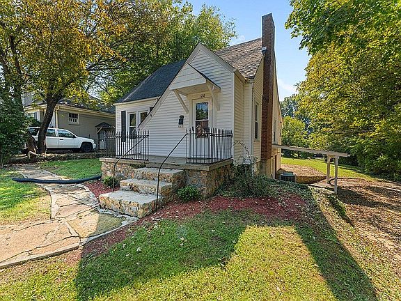3rd image of 128 Saint Marys Ct