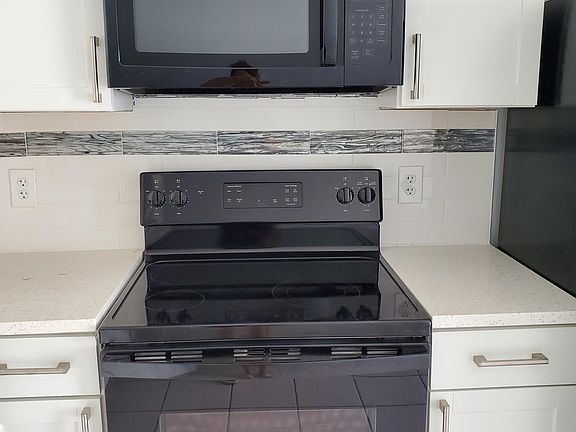 3rd image of 12383 Antonio Cir