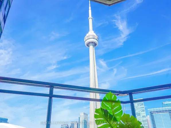 230 Queens Quay W, Toronto, ON