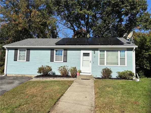 17 Warren Ct, Cranston, RI 02920