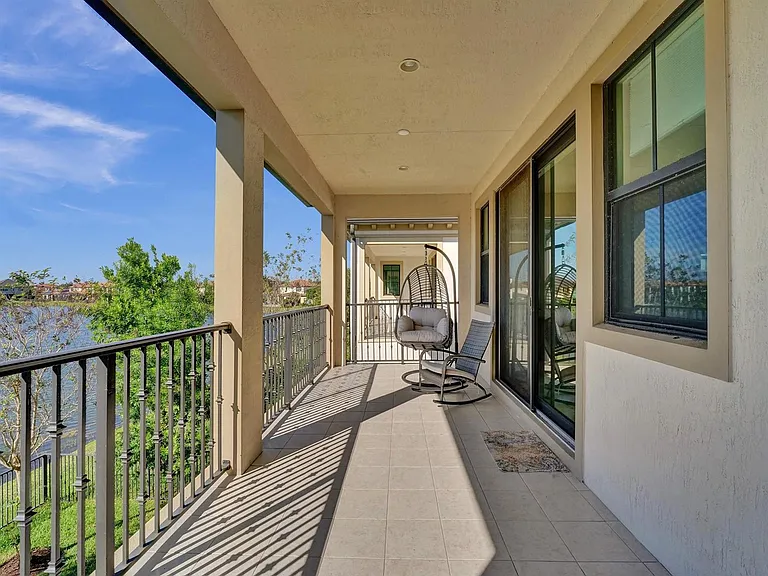 Carrington Ave — Photo 5