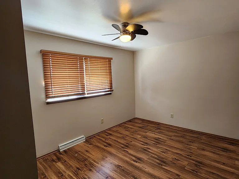 303 Michigan Ave #B — Photo 10