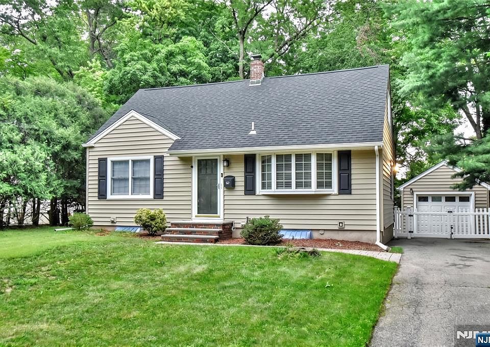 1st image of 367 S Pleasant Avenue