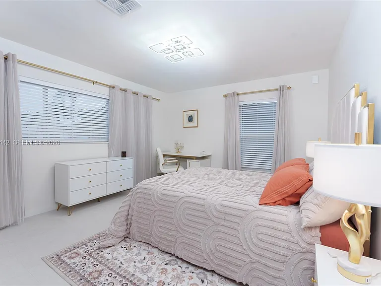 5419 NE 22nd Ave — Photo 9