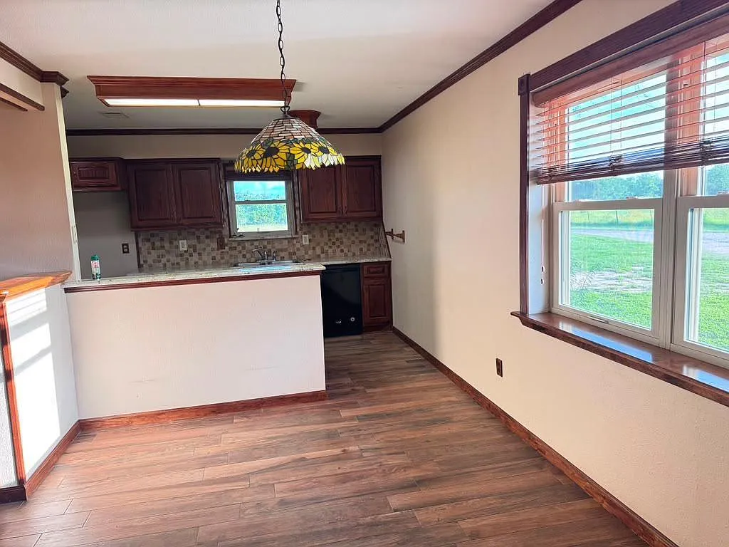 3 bed, 2.0 bath, 1503 sqft, $3,400 — Photo 3