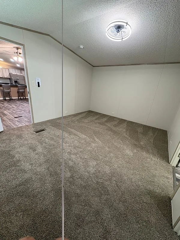 3 bed, 2.0 bath, 1100 sqft, $1,292 — Photo 2