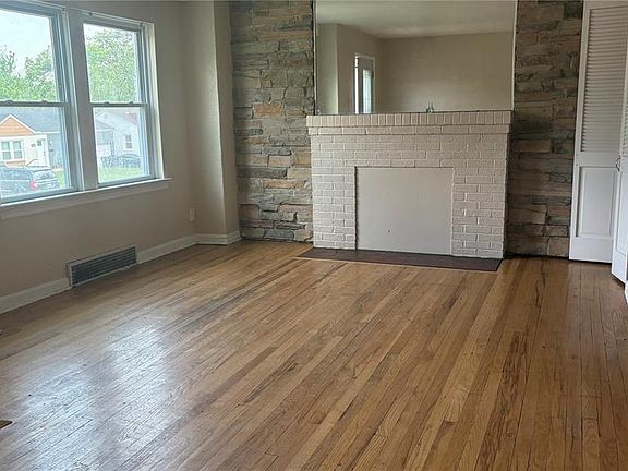 3rd image of 1525 Westmont Pl