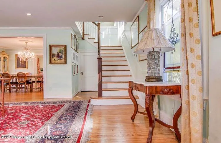102 Lake Dr — Photo 4