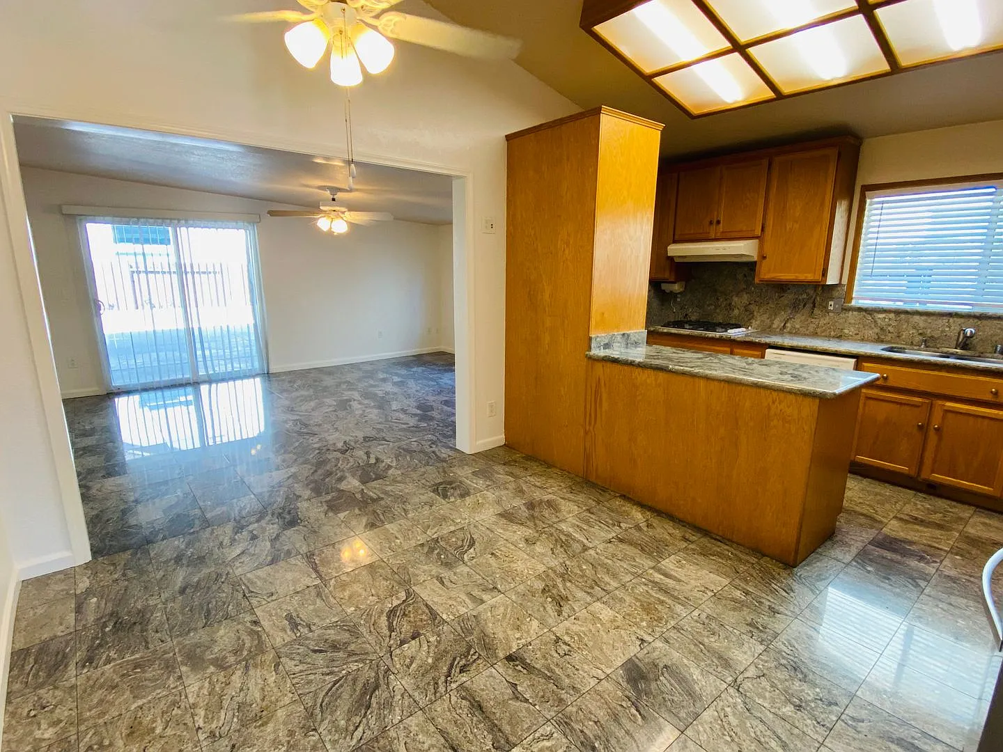 Comfy 3 Bedroom Single Story — Photo 4