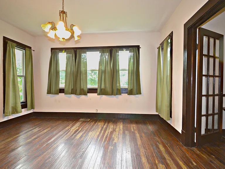 1402 E Chaffin St — Photo 6