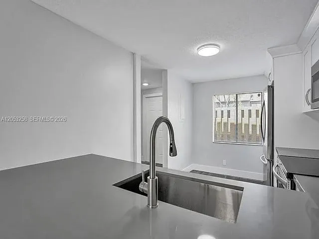 2 bed, 2.0 bath, $2,800 — Photo 2