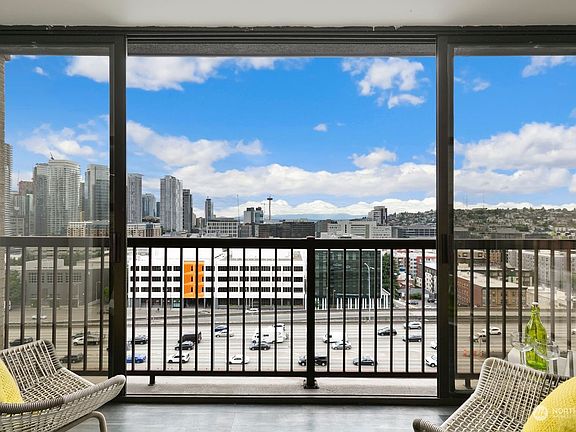 4th image of 320 Melrose Avenue E #702