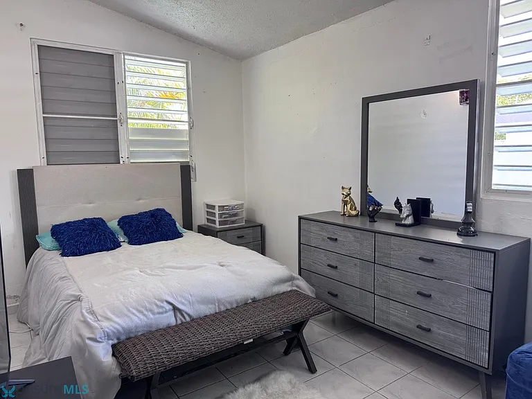 182 Esmeralda #JJ — Photo 10