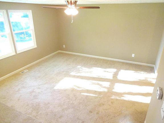 5th image of 484 Sycamore Dr