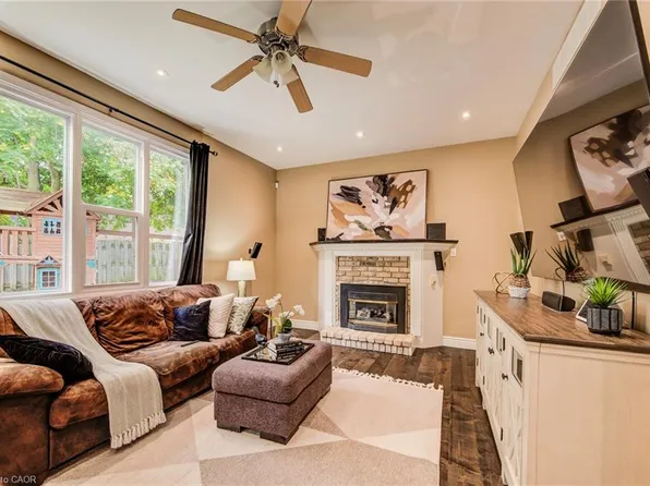 295 Wiltshire Pl, Waterloo, ON N2T 1R3