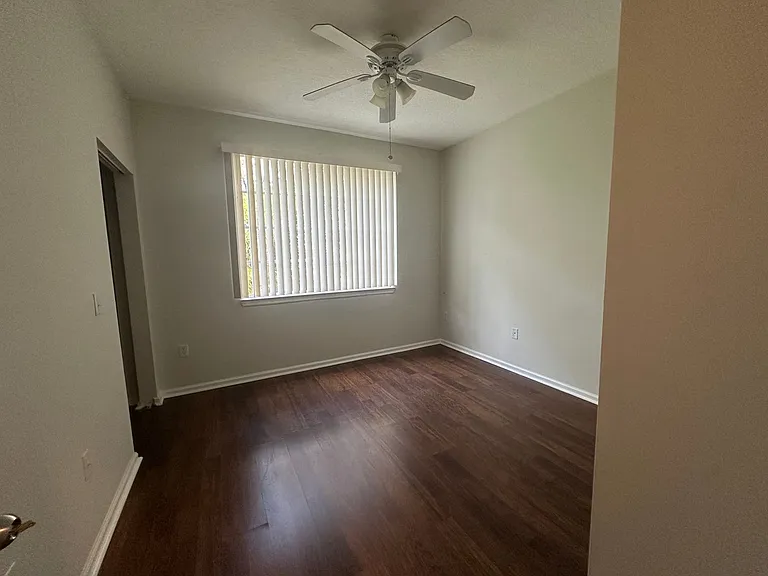 2210 Myrtlewood Cir E — Photo 2