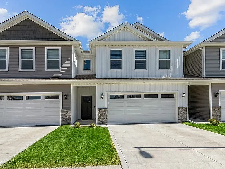 3319 NW Cedarwood Ln — Photo 1