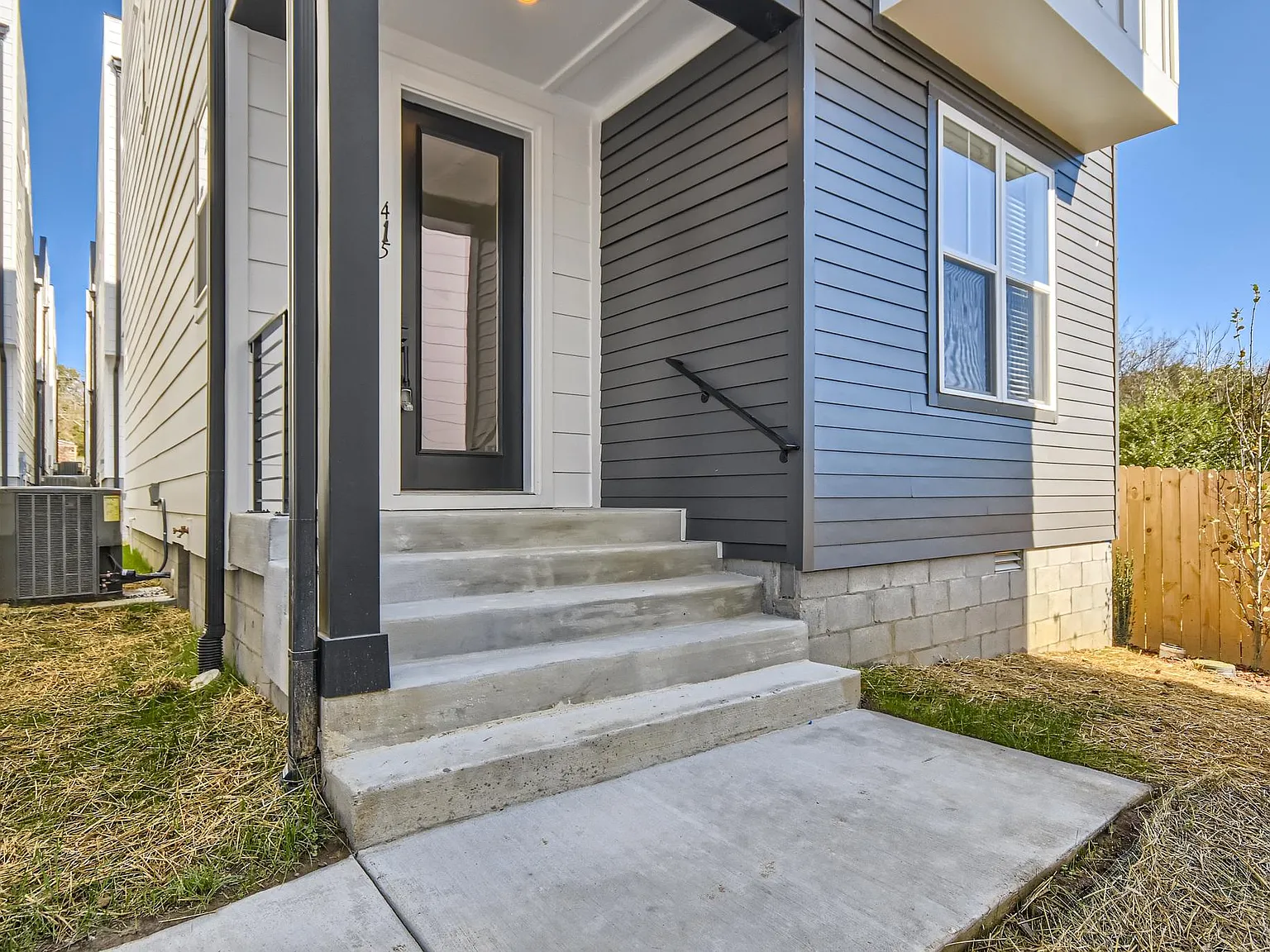 3 bed, 3.5 bath, 2118 sqft, $2,900 — Photo 2
