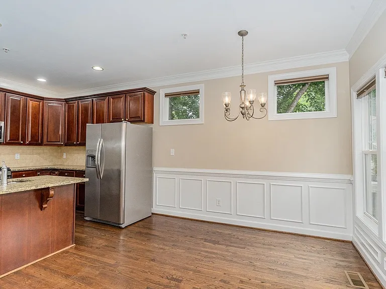 114 Primrose Ln — Photo 8