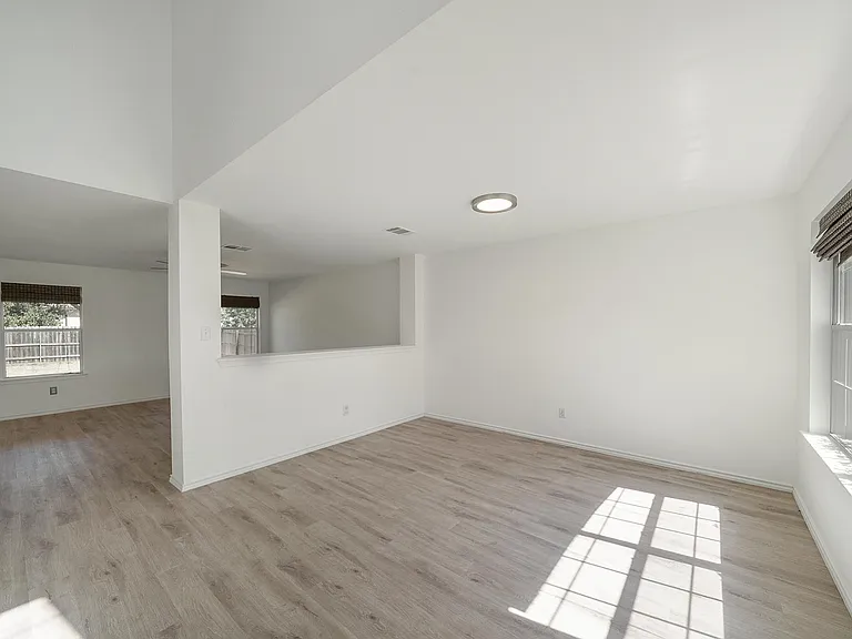 314 Phillips St — Photo 5