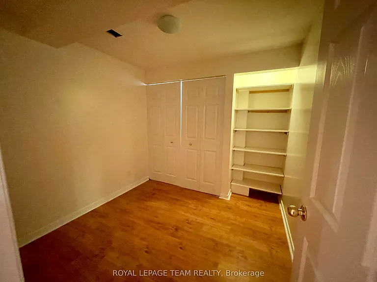 128 Pinetrail Cres — Photo 12